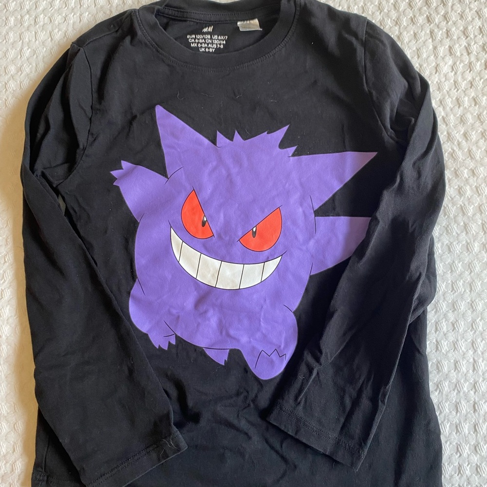 H&M Black and Purple Long Sleeve Tees with Gengar Pokemon